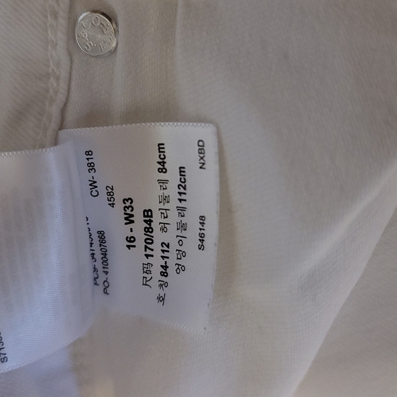 2 Levi's Signature High-Rise distressed white shorts - Picture 6 of 9